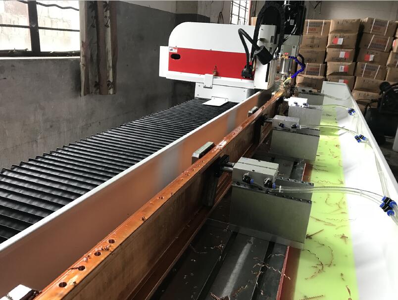 全自動數(shù)控鉆孔機